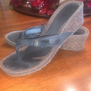 TEVA BLACK LEATHER WEDGES SIZE 9